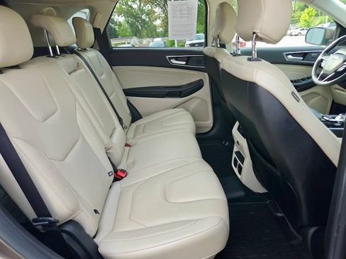 Used 2019 Ford Edge Titanium w/ Equipment Group 301A AWD/4WD image 10