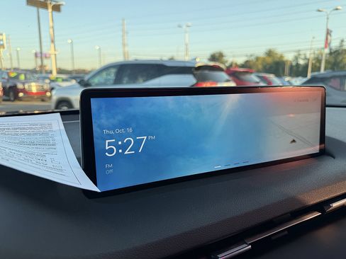 Used 2022 Genesis GV70 2.5T w/ Advanced Package image 17