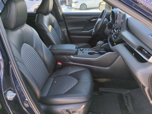 Used 2023 Toyota Highlander image 24