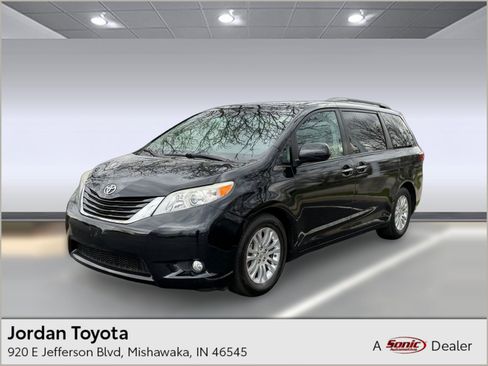 Used 2016 Toyota Sienna XLE image 1