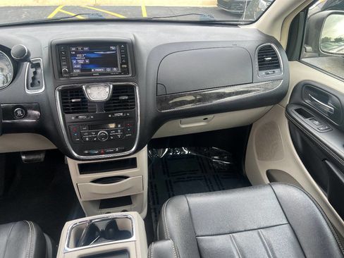 Used 2015 Chrysler Town & Country Touring w/ Driver Convenience Group FWD image 38