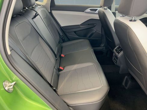 New 2026 Volkswagen Taos SE image 27