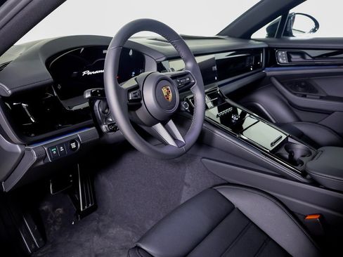 New 2025 Porsche Panamera 4 image 4