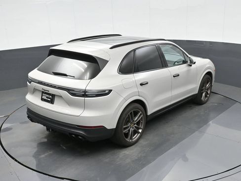 Certified 2023 Porsche Cayenne Platinum Edition AWD/4WD image 30