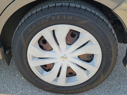 Used 2019 Nissan Versa Note SV image 12