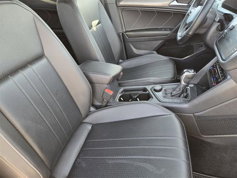 Used 2022 Volkswagen Tiguan SE R-Line image 19