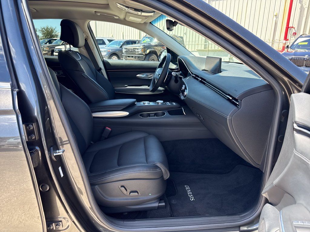 Used 2025 Genesis GV70 2.5T w/ Select Package AWD/4WD image 27