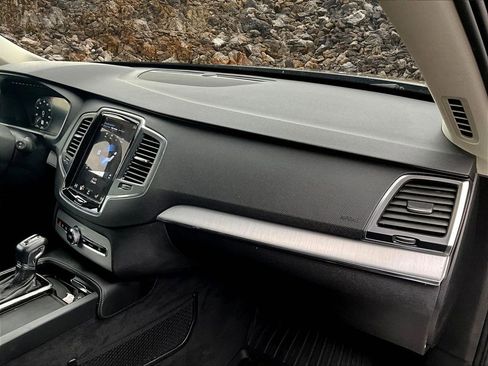 Used 2021 Volvo XC90 T5 Momentum w/ Protection Package Premier image 14