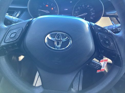 Used 2019 Toyota C-HR LE image 18