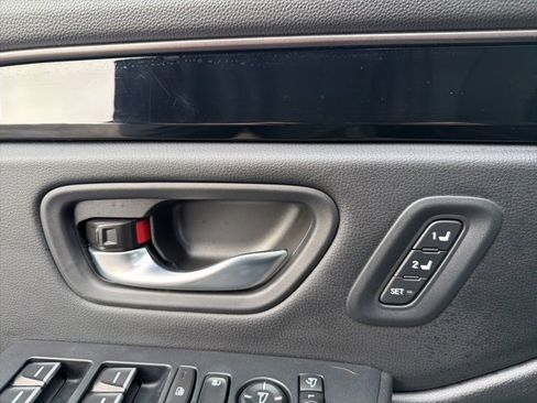 Used 2025 Honda Pilot TrailSport image 21