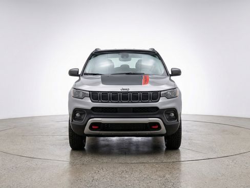 Used 2025 Jeep Compass Trailhawk AWD/4WD image 2