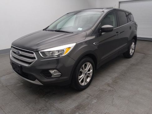 Used 2017 Ford Escape SE image 2
