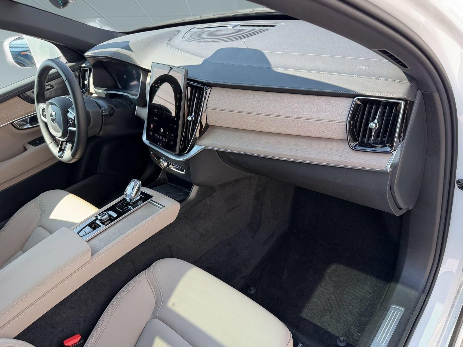 Certified 2026 Volvo XC90 B6 Plus AWD/4WD image 31