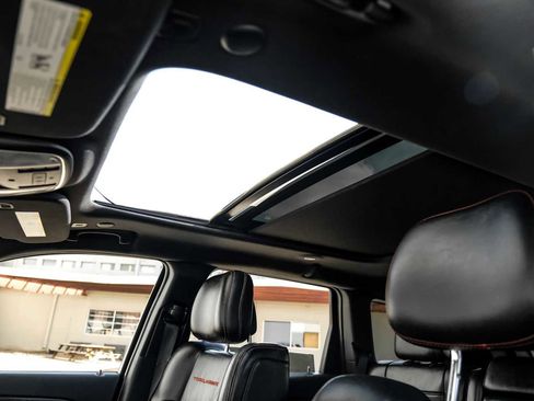 Used 2018 Jeep Grand Cherokee Trailhawk w/ Trailhawk Luxury Group image 5