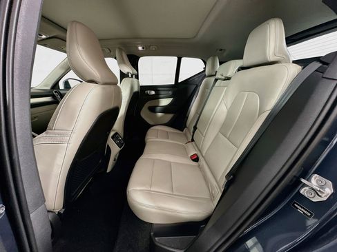 Used 2021 Volvo XC40 T5 Momentum w/ Premium Package AWD/4WD image 28
