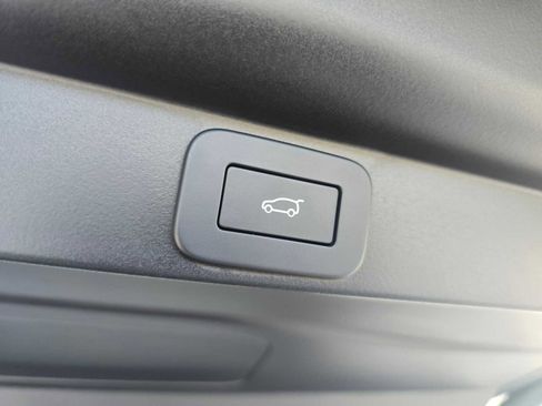 New 2026 Land Rover Range Rover SE image 18