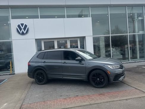 Used 2022 Volkswagen Tiguan SE R-Line image 3
