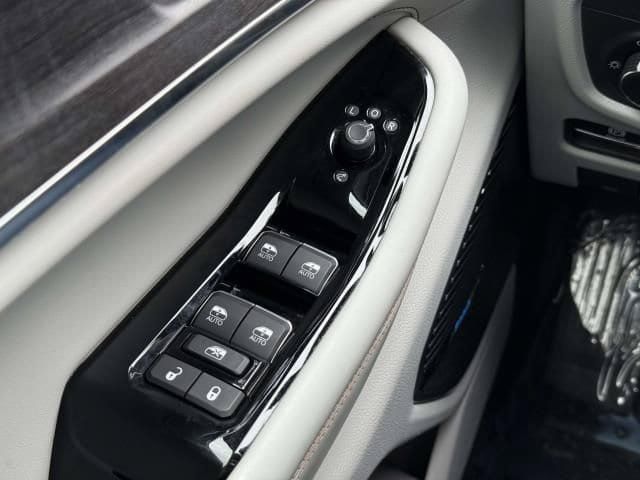 Used 2021 Jeep Grand Cherokee L Overland w/ Luxury Tech Group IV AWD/4WD image 20