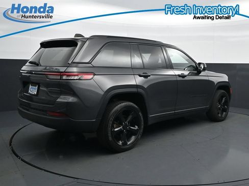 Used 2023 Jeep Grand Cherokee Altitude AWD/4WD image 10