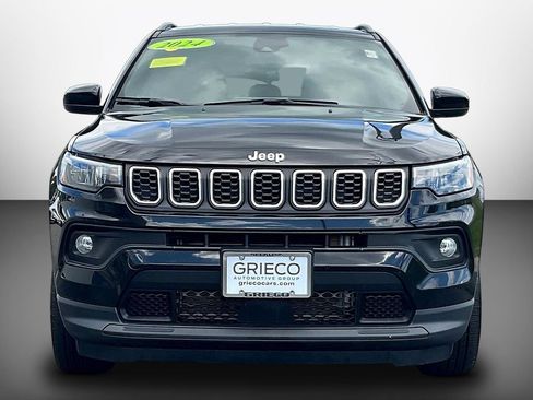 Used 2024 Jeep Compass Latitude AWD/4WD image 2