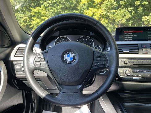 Used 2018 BMW 320i xDrive Sedan w/ Convenience Package AWD/4WD image 13