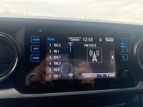 Used 2018 Toyota Tacoma TRD Sport image 24