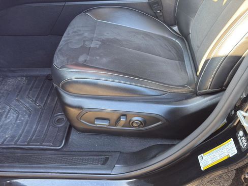 Used 2023 Jeep Grand Cherokee L Laredo image 9