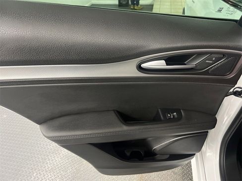 Used 2022 Alfa Romeo Stelvio Veloce image 36
