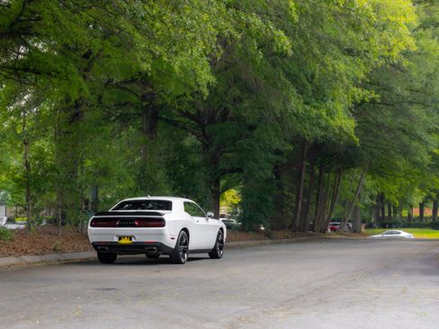 Used 2017 Dodge Challenger SXT Plus RWD image 37