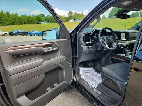 Used 2023 Chevrolet Silverado 1500 RST AWD/4WD image 18