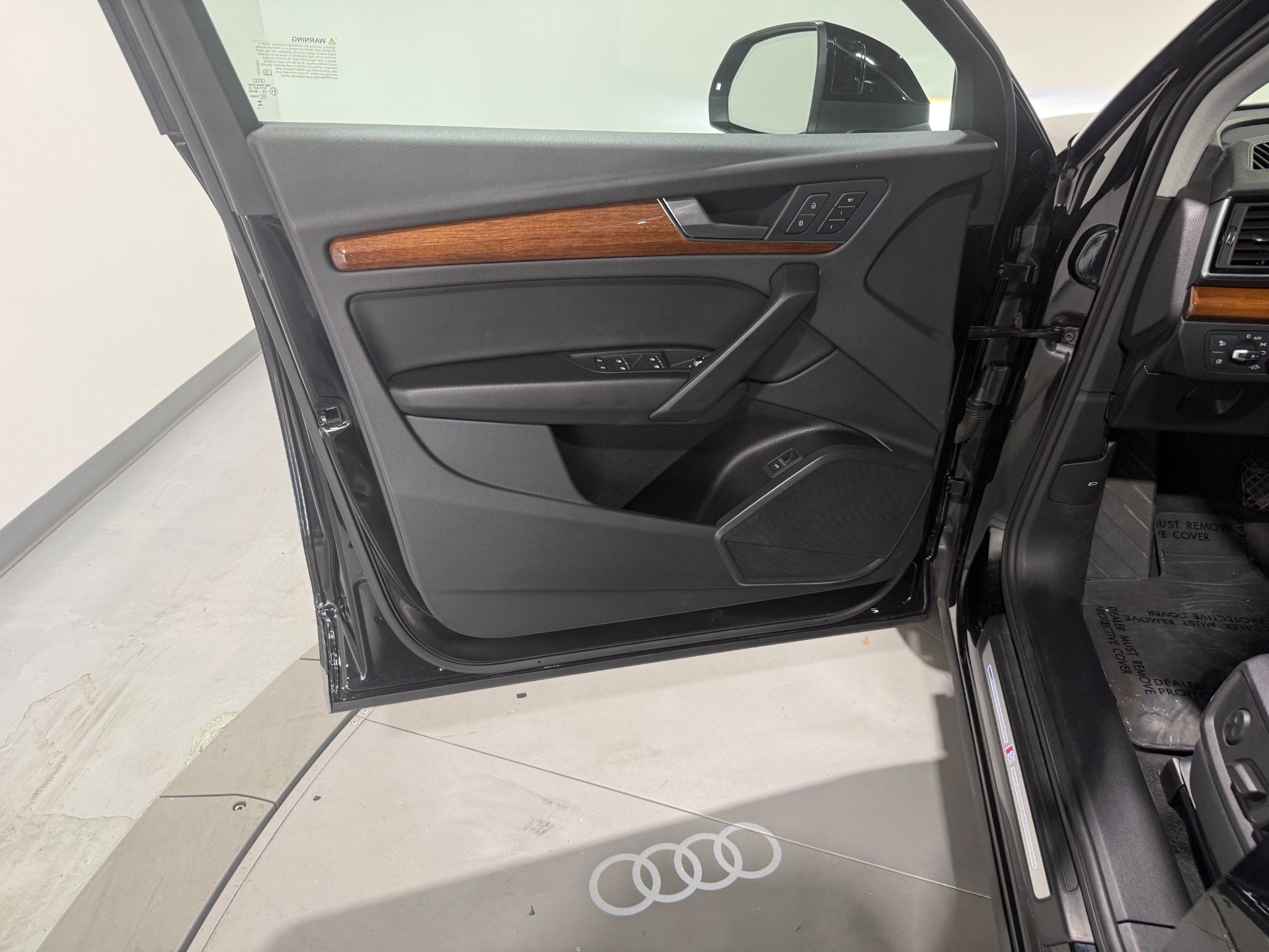 Used 2023 Audi Q5 2.0T Premium w/ Convenience Package AWD/4WD image 18