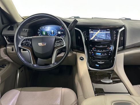 Used 2019 Cadillac Escalade Luxury image 32