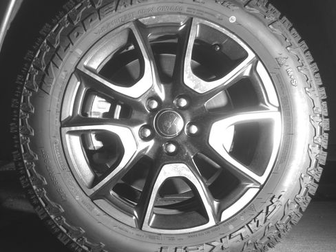 Used 2025 Jeep Compass Trailhawk image 12