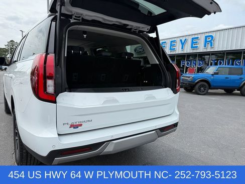 Used 2025 Ford Expedition Platinum AWD/4WD image 26