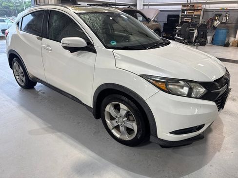 Used 2016 Honda HR-V EX-L image 2