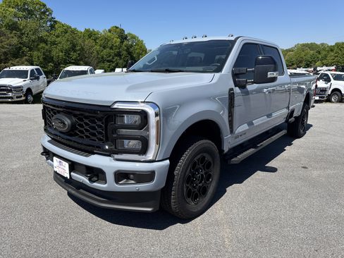 New 2026 Ford F350 Lariat w/ Black Appearance Package AWD/4WD image 2