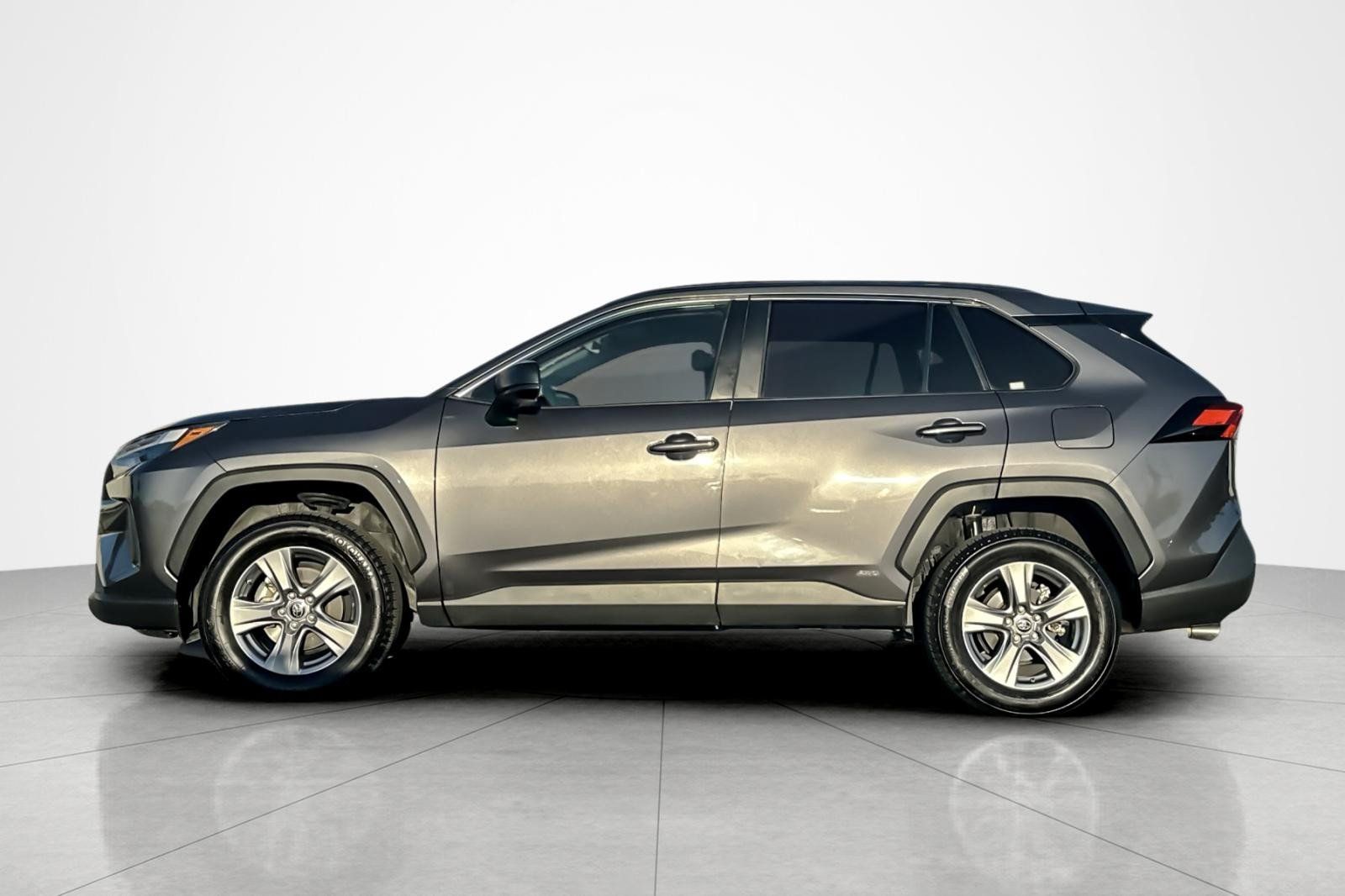 Used 2024 Toyota RAV4 LE AWD/4WD image 2