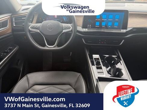 Used 2024 Volkswagen Atlas SE image 18
