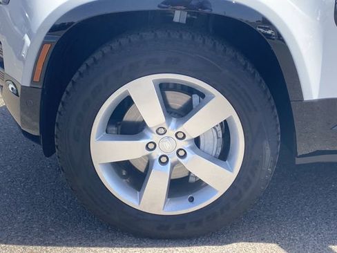 Used 2024 Land Rover Defender 110 X-Dynamic SE image 22