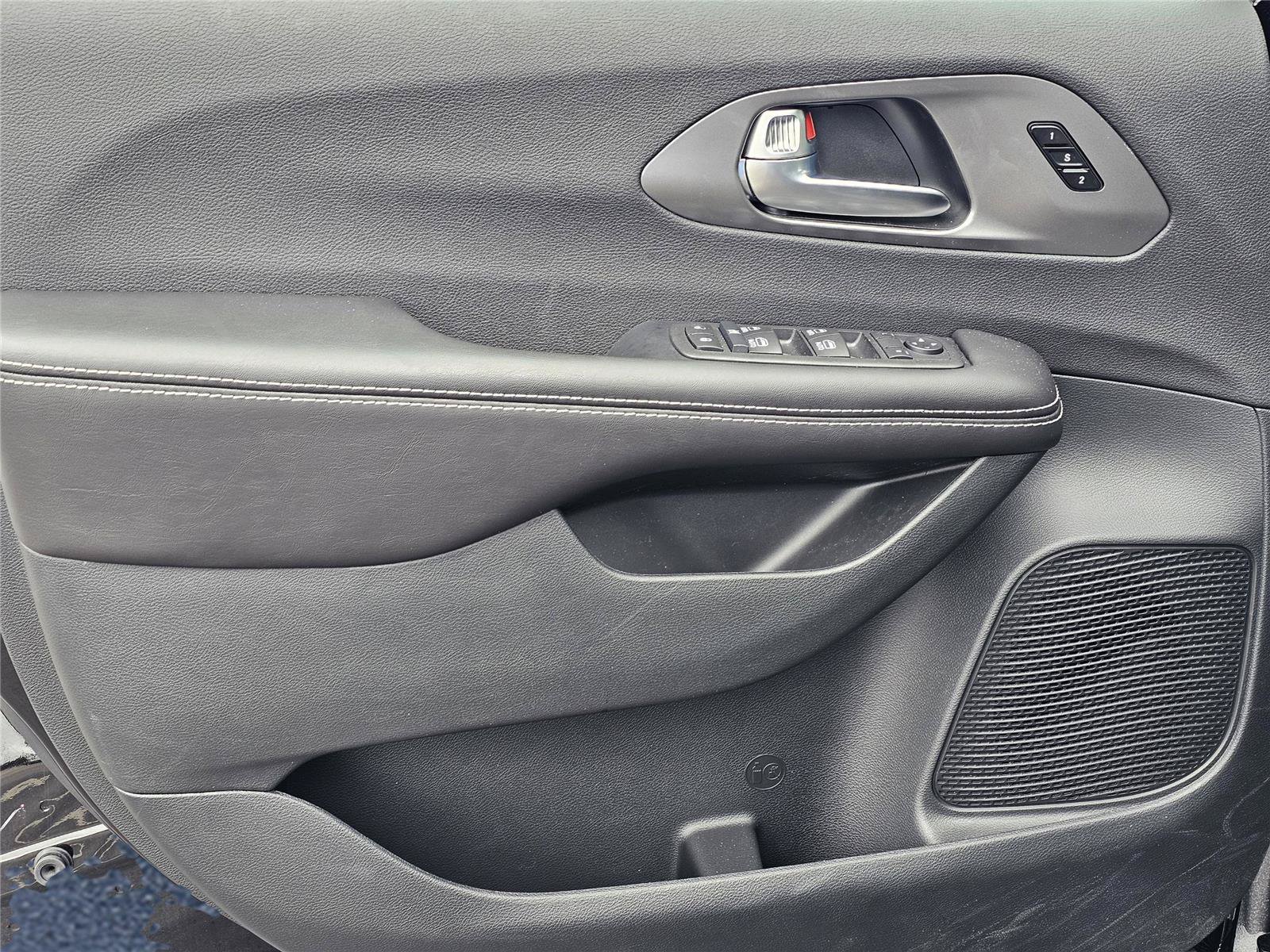 New 2026 Chrysler Pacifica Select FWD image 14