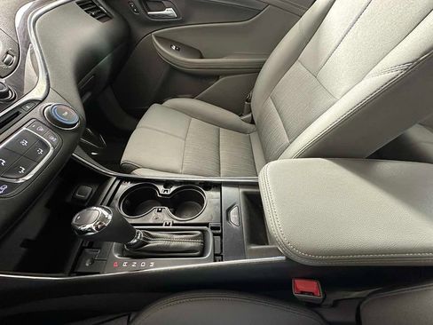 Used 2015 Chevrolet Impala LS w/ LS Convenience Package image 32