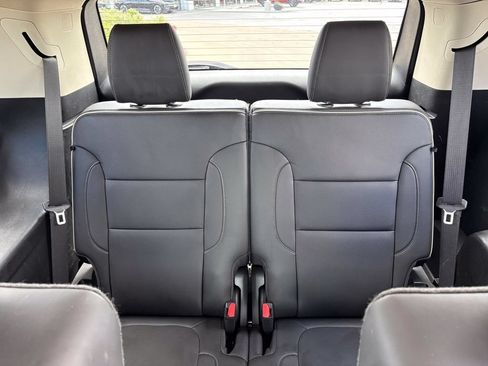 Used 2020 GMC Acadia Denali w/ Technology Package FWD image 15