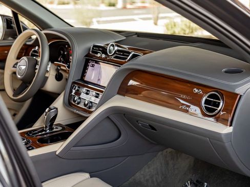 Certified 2023 Bentley Bentayga Extended Wheelbase image 33