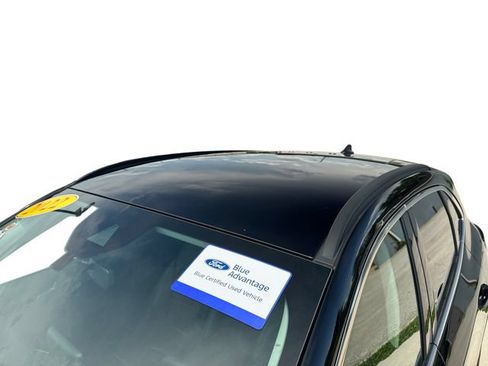Certified 2022 Ford Escape Titanium AWD/4WD image 17