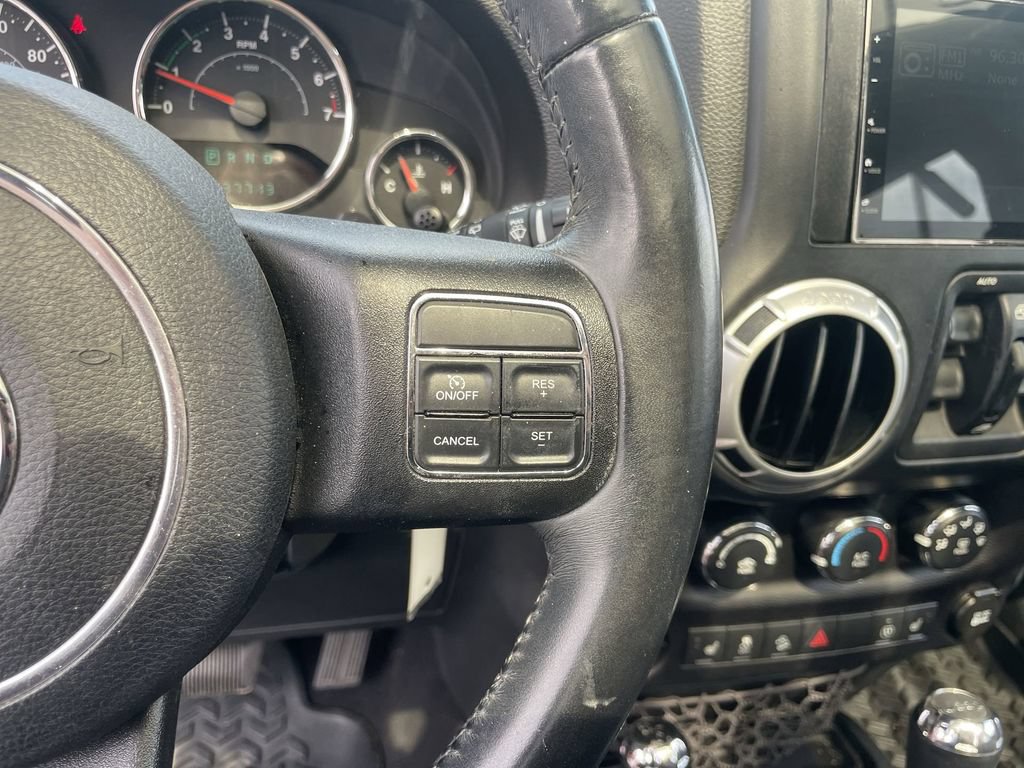 Used 2013 Jeep Wrangler Unlimited Rubicon w/ Connectivity Group AWD/4WD image 15