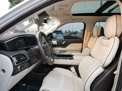 Used 2020 Lincoln Navigator Black Label w/ Cargo Convenience Package AWD/4WD image 9