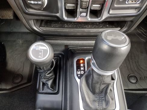 Used 2023 Jeep Wrangler Unlimited Sahara AWD/4WD image 32