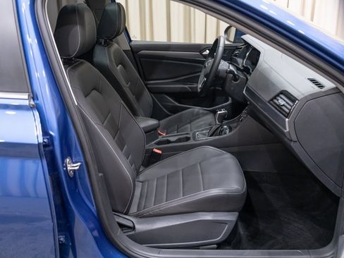 Used 2024 Volkswagen Jetta SE w/ Panoramic Sunroof Package image 11