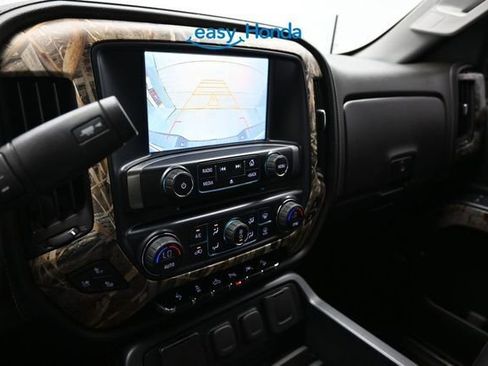Used 2017 Chevrolet Silverado 1500 LTZ Z71 w/ Realtree Edition AWD/4WD image 12