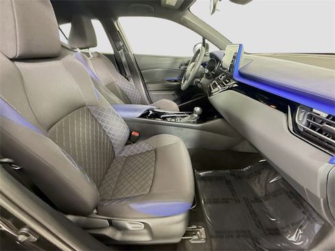 Certified 2022 Toyota C-HR XLE image 25